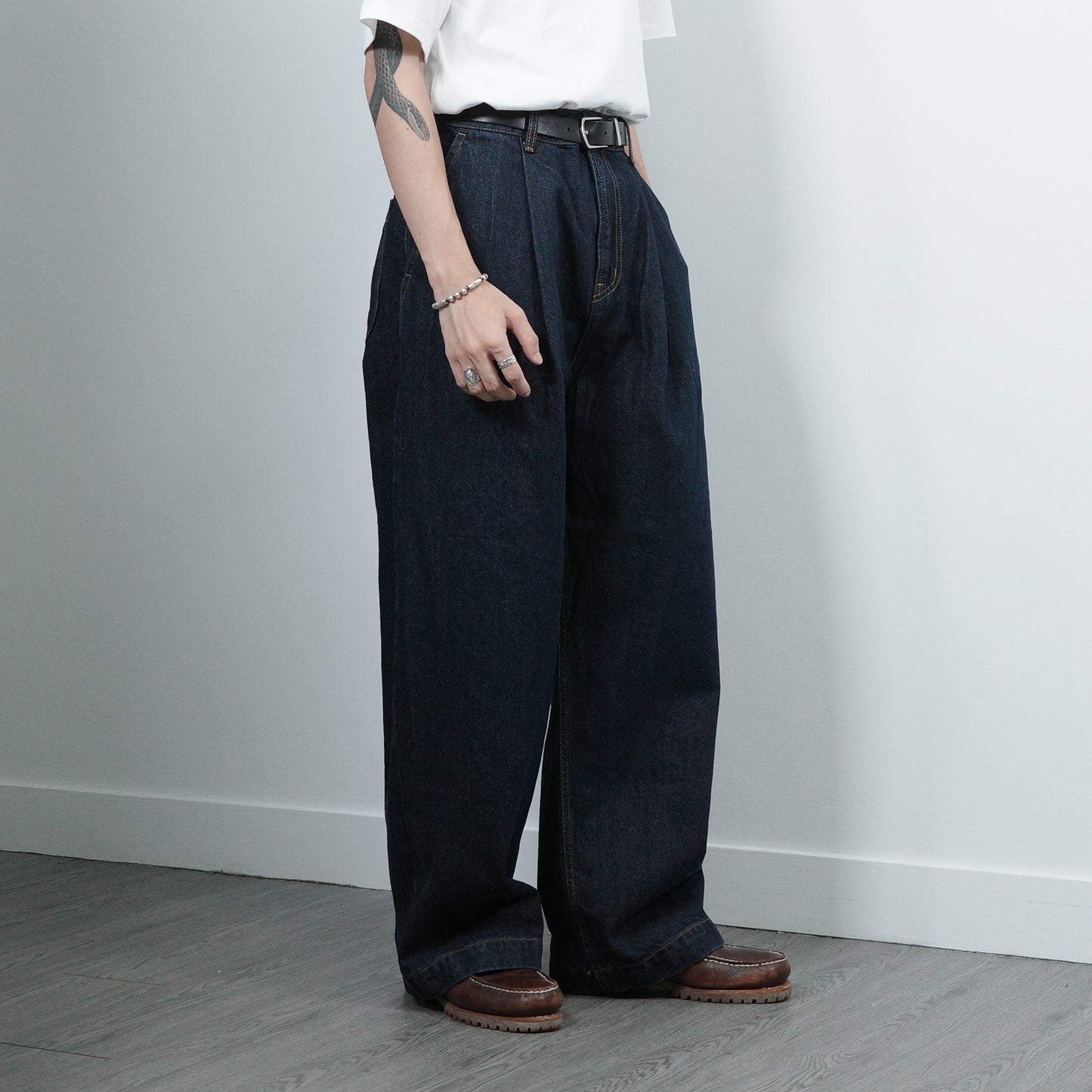 Pleated Balloon Jeans